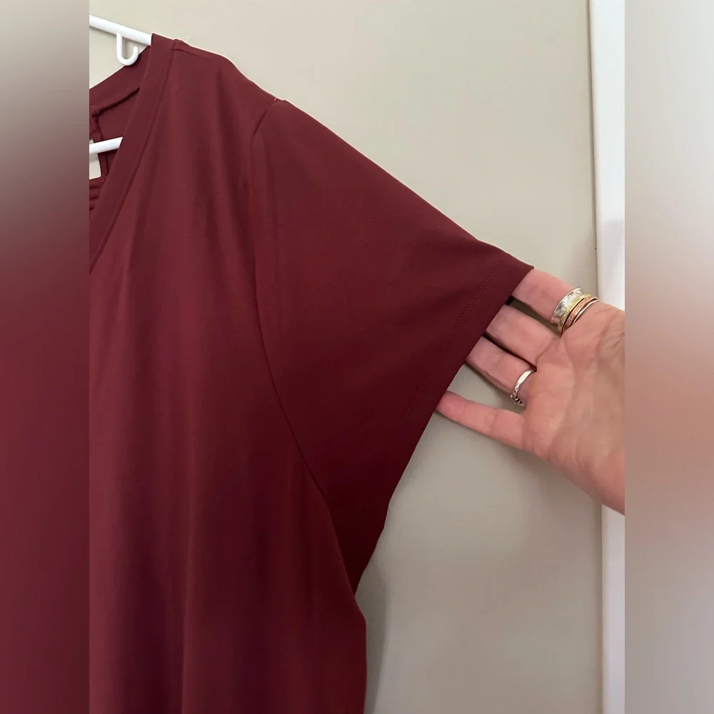 LIVI for LANE BRYANT size 26/28,  Burgundy V-Neck Dress. NWT!